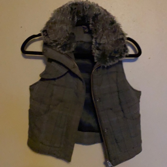GUESS PLAID PUFFER VEST - Picture 2 of 11